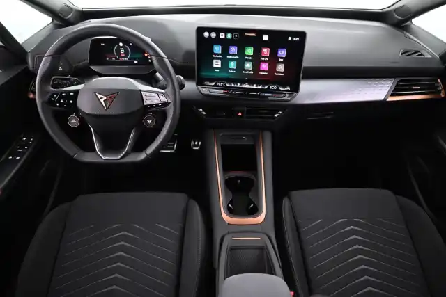 Valkoinen Viistoperä, CUPRA Born – VAR-33155