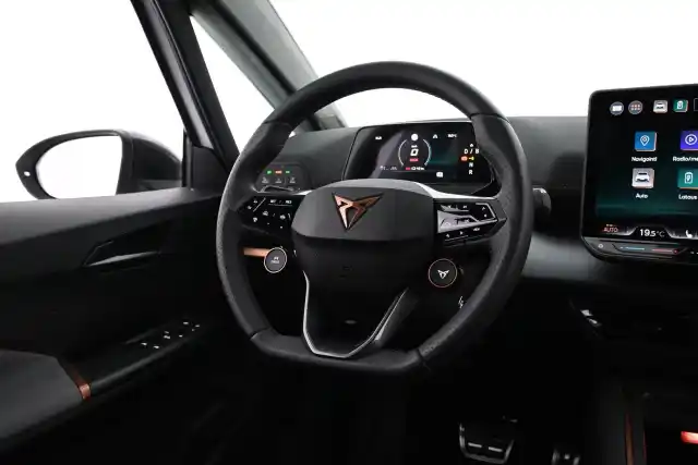 Valkoinen Viistoperä, CUPRA Born – VAR-33155