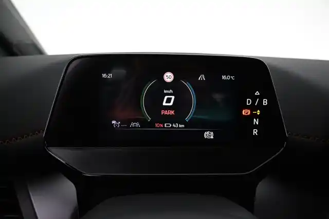 Valkoinen Viistoperä, CUPRA Born – VAR-33155