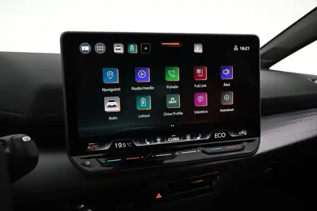 Valkoinen Viistoperä, CUPRA Born – VAR-33155