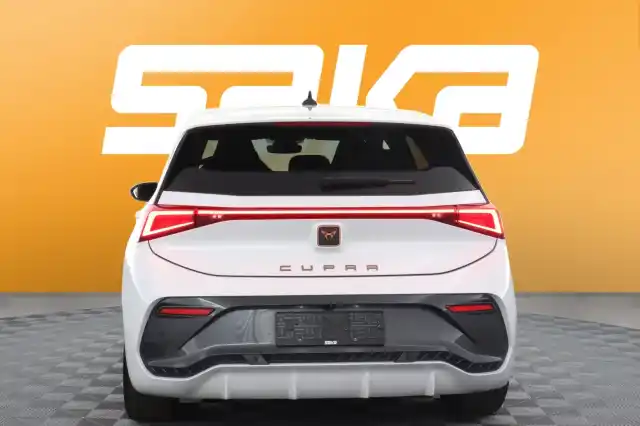 Valkoinen Viistoperä, CUPRA Born – VAR-33155