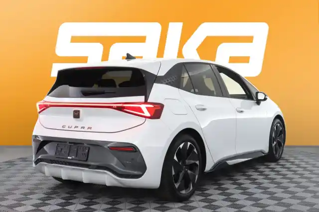 Valkoinen Viistoperä, CUPRA Born – VAR-33155