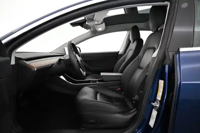 Sininen Sedan, Tesla Model 3 – VAR-33251