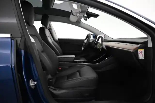 Sininen Sedan, Tesla Model 3 – VAR-33251