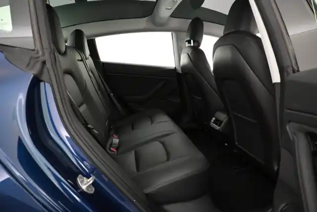 Sininen Sedan, Tesla Model 3 – VAR-33251