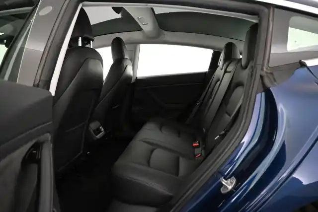 Sininen Sedan, Tesla Model 3 – VAR-33251
