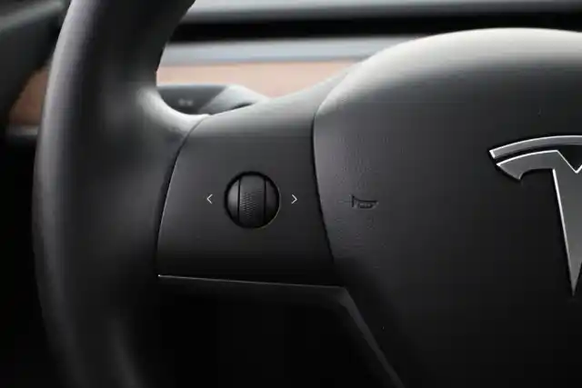 Sininen Sedan, Tesla Model 3 – VAR-33251