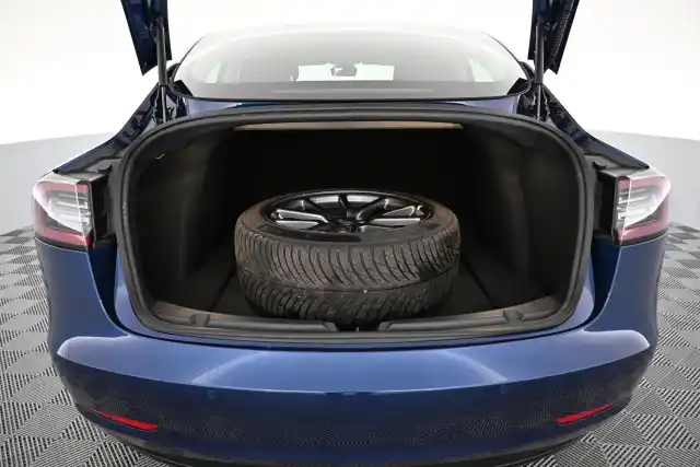 Sininen Sedan, Tesla Model 3 – VAR-33251