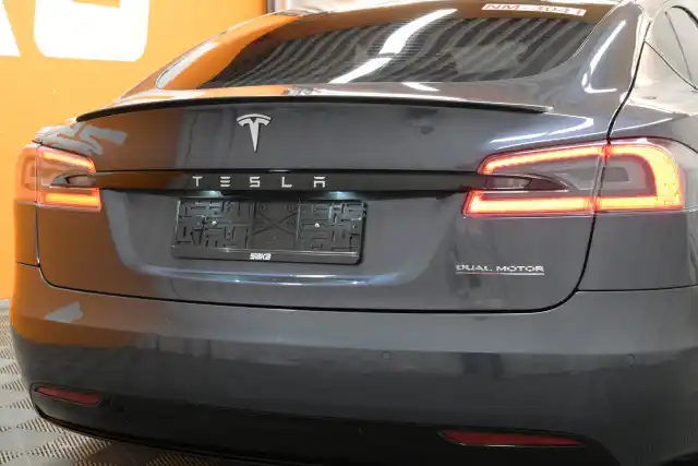 Harmaa Sedan, Tesla Model S – VAR-33354