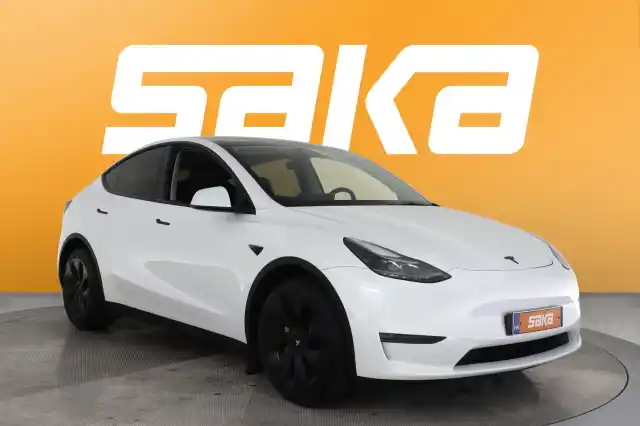 Valkoinen Maastoauto, Tesla Model Y – VAR-33387