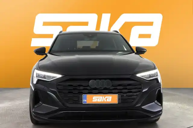 Musta Maastoauto, Audi Q8 e-tron – VAR-33421