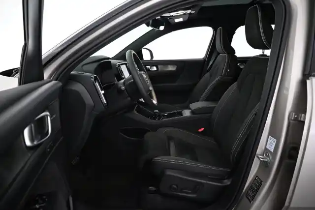 Ruskea Maastoauto, Volvo XC40 – VAR-33421