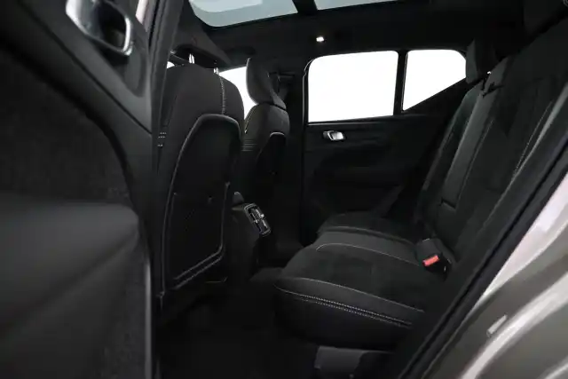 Ruskea Maastoauto, Volvo XC40 – VAR-33421
