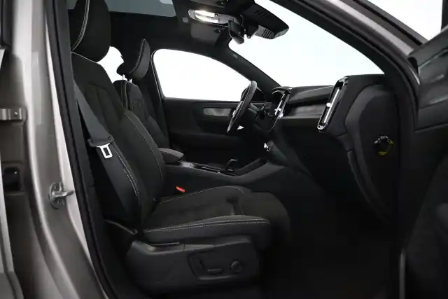 Ruskea Maastoauto, Volvo XC40 – VAR-33421