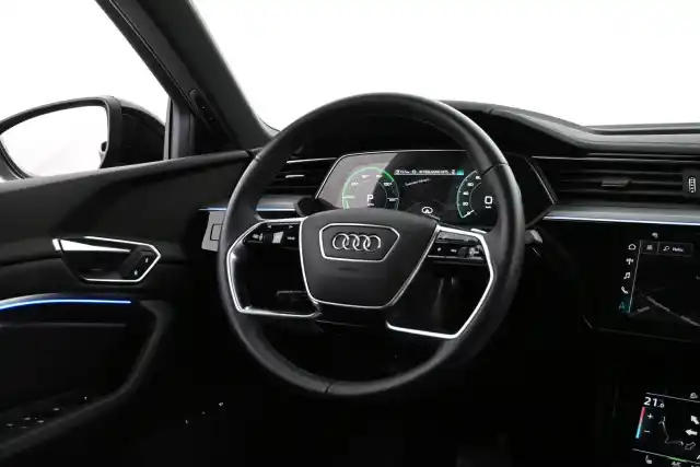 Musta Maastoauto, Audi Q8 e-tron – VAR-33421