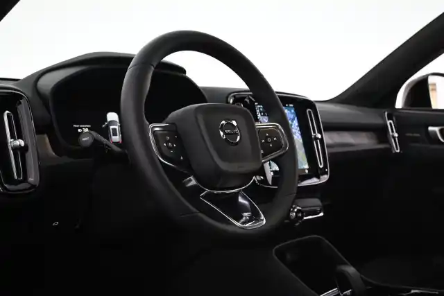 Ruskea Maastoauto, Volvo XC40 – VAR-33421