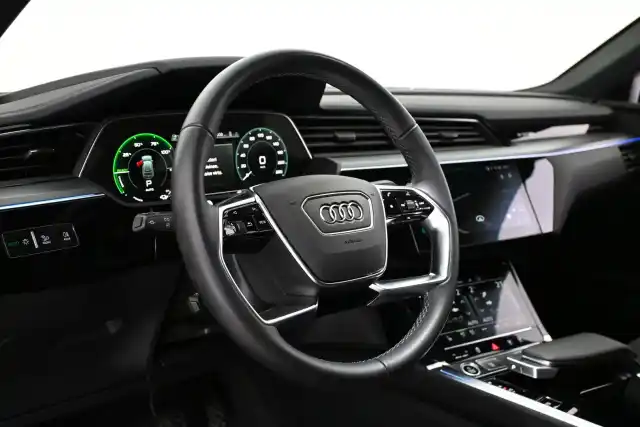 Musta Maastoauto, Audi Q8 e-tron – VAR-33421