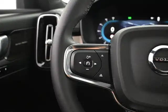 Ruskea Maastoauto, Volvo XC40 – VAR-33421