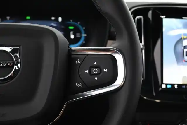 Ruskea Maastoauto, Volvo XC40 – VAR-33421