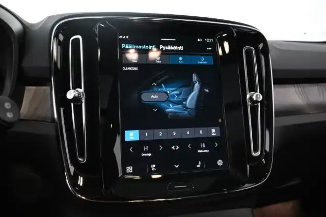 Ruskea Maastoauto, Volvo XC40 – VAR-33421