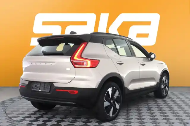 Ruskea Maastoauto, Volvo XC40 – VAR-33421