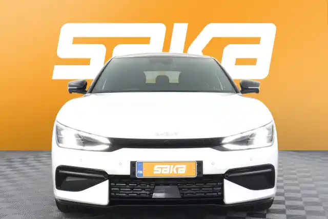 Valkoinen Maastoauto, Kia EV6 – VAR-33434