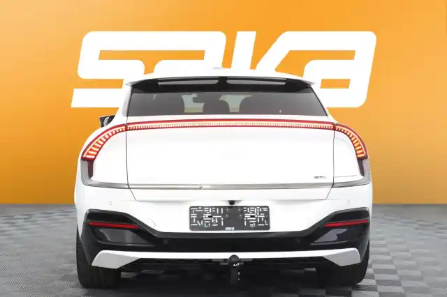 Valkoinen Maastoauto, Kia EV6 – VAR-33434