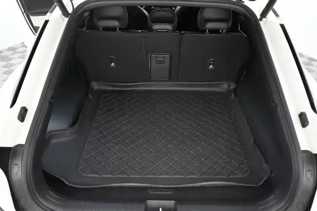 Valkoinen Maastoauto, Kia EV6 – VAR-33434