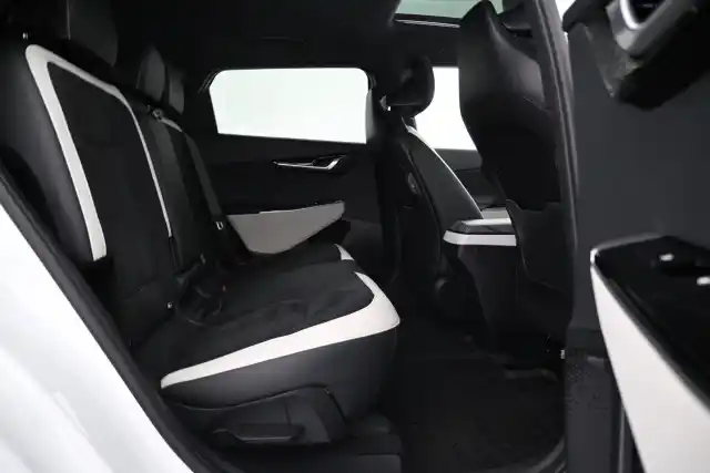 Valkoinen Maastoauto, Kia EV6 – VAR-33434
