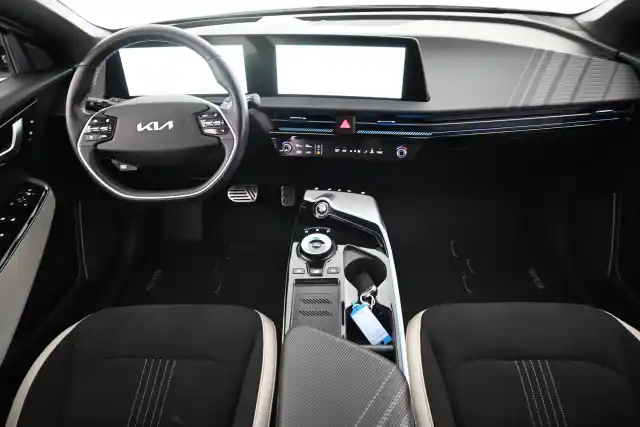 Valkoinen Maastoauto, Kia EV6 – VAR-33434