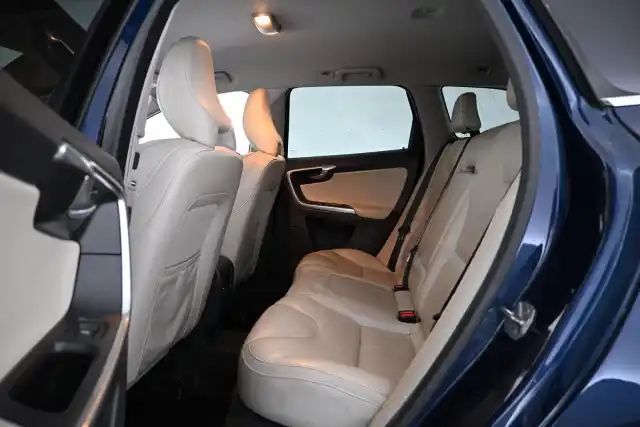 Sininen Maastoauto, Volvo XC60 – VAR-33627