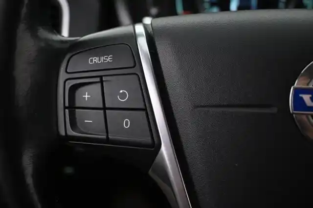 Sininen Maastoauto, Volvo XC60 – VAR-33627