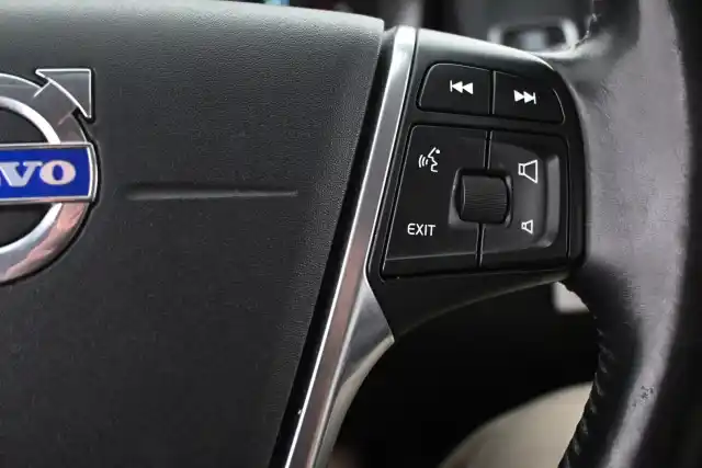 Sininen Maastoauto, Volvo XC60 – VAR-33627