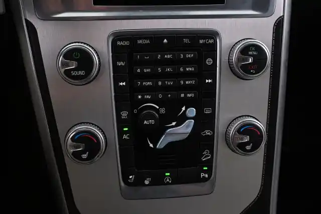 Sininen Maastoauto, Volvo XC60 – VAR-33627