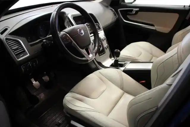 Sininen Maastoauto, Volvo XC60 – VAR-33627