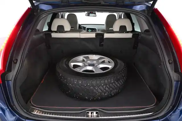 Sininen Maastoauto, Volvo XC60 – VAR-33627