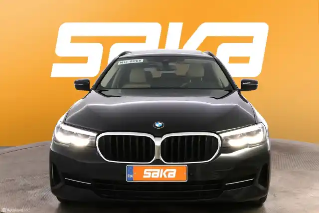 Musta Farmari, BMW 530 – VAR-33718