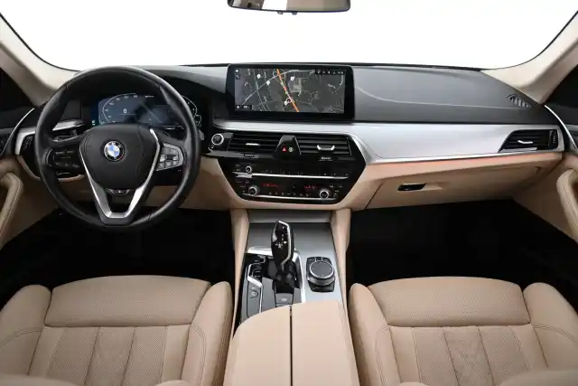 Musta Farmari, BMW 530 – VAR-33718