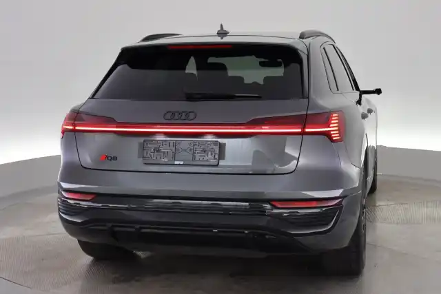 Harmaa Maastoauto, Audi Q8 e-tron – VAR-33915