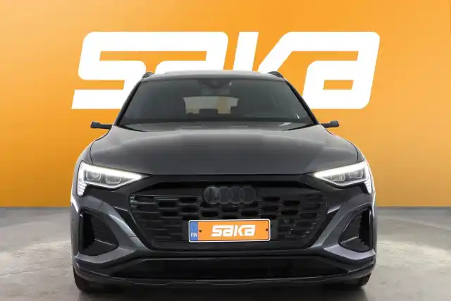 Harmaa Maastoauto, Audi Q8 e-tron – VAR-33915