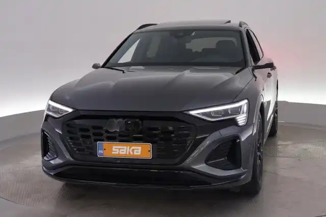 Harmaa Maastoauto, Audi Q8 e-tron – VAR-33915