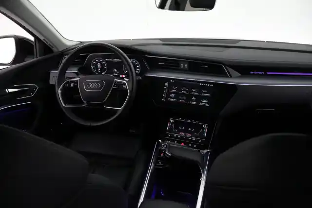 Musta Maastoauto, Audi Q8 e-tron – VAR-33999