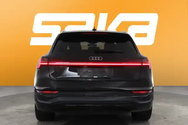 Musta Maastoauto, Audi Q8 e-tron – VAR-33999