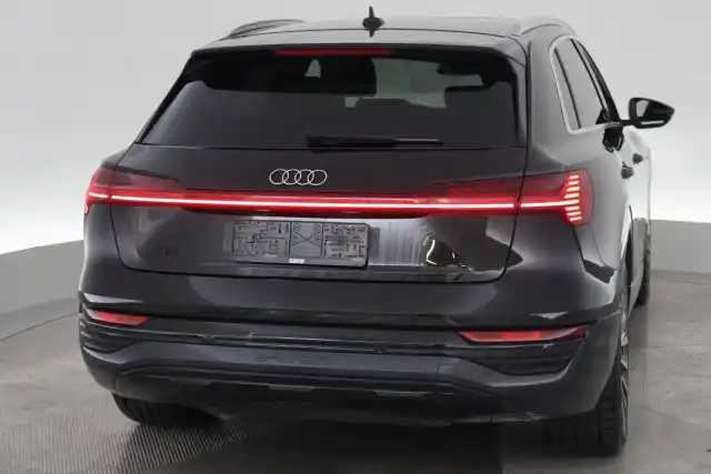 Musta Maastoauto, Audi Q8 e-tron – VAR-33999