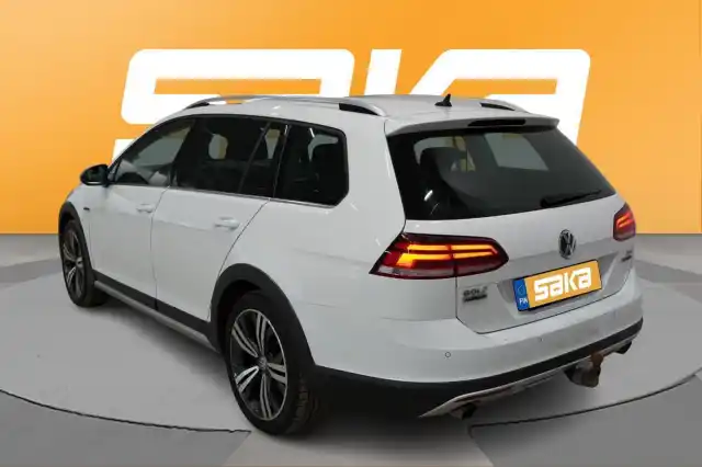 Valkoinen Farmari, Volkswagen Golf – VAR-34085