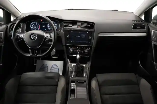 Valkoinen Farmari, Volkswagen Golf – VAR-34085