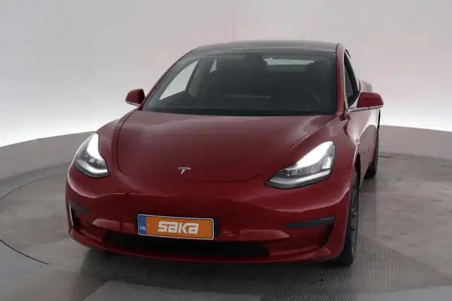 Punainen Sedan, Tesla Model 3 – VAR-34149