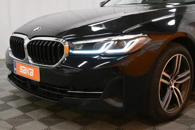 Musta Farmari, BMW 530 – VAR-34190