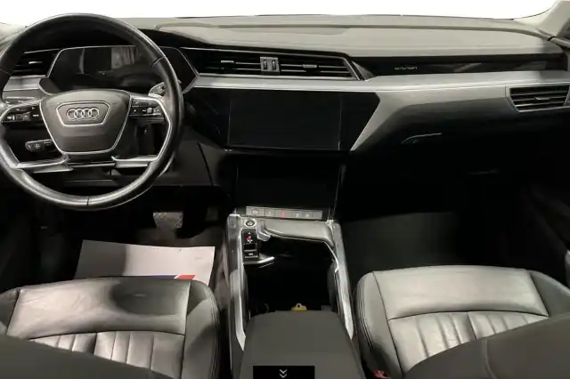 Musta Maastoauto, Audi e-tron – VAR-34202
