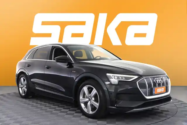 Musta Maastoauto, Audi e-tron – VAR-34202